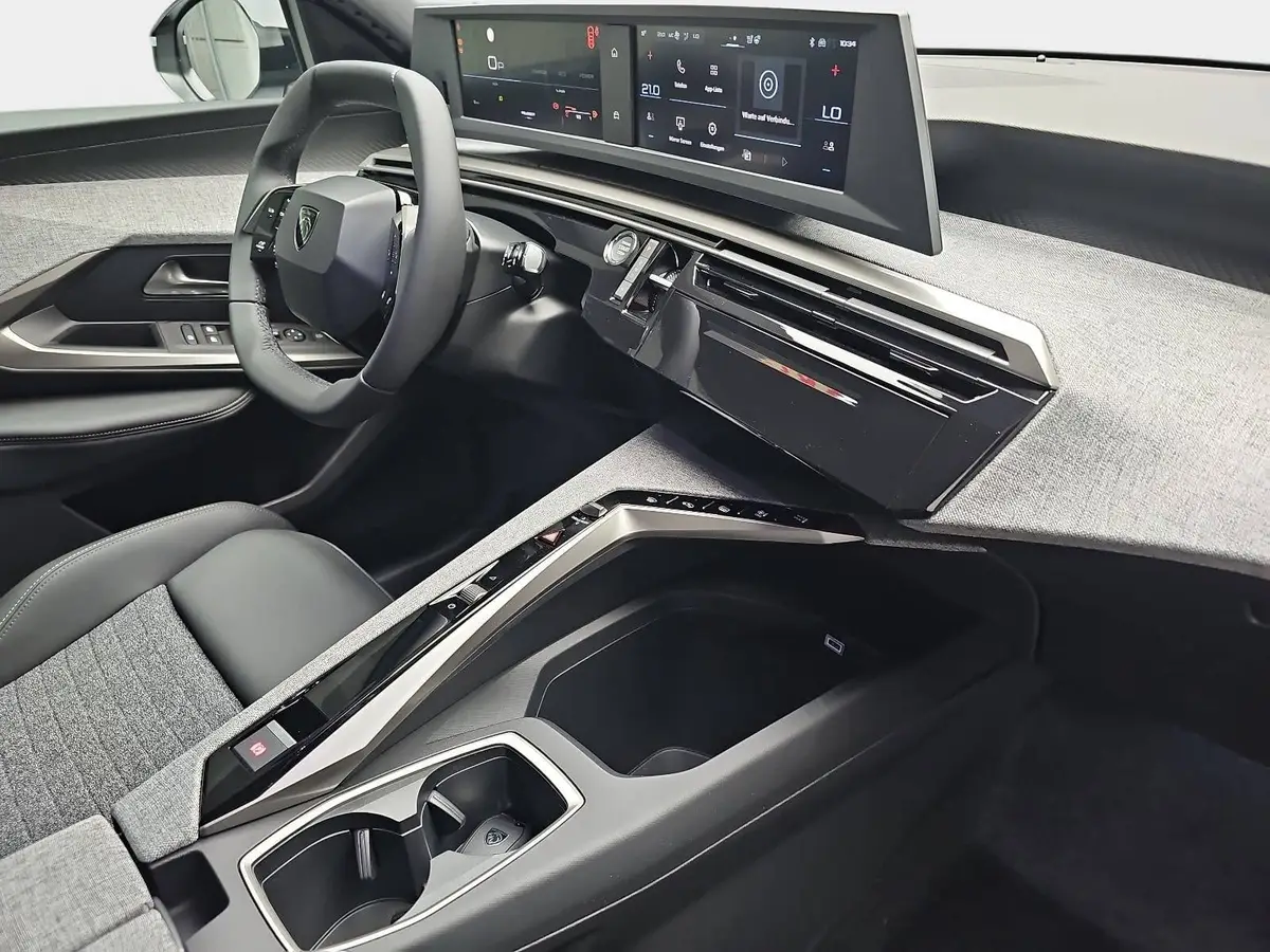 PEUGEOT 5008 1.2 HYBRID 145 E-DSC6 ALLURE KLIMA LED 7-S DAB 360