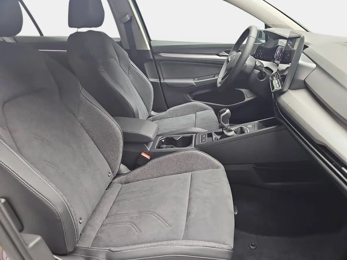 VW GOLF VIII 1.5 TSI LIFE LED ACC KAMERA AHK LM17