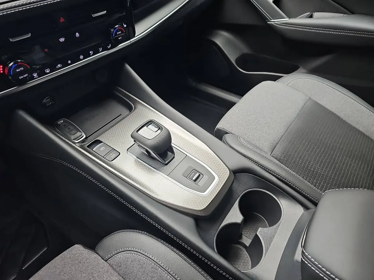 NISSAN QASHQAI 1.3 DIG-T XTRONIC N-CONNECTA PANO WINTER