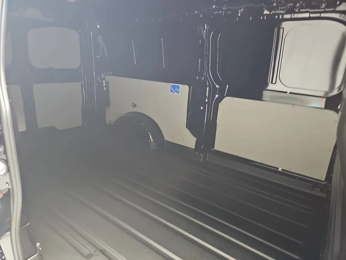 VW T7 TRANSPORTER 2.0 TDI DSG KASTEN L2H1 LED
