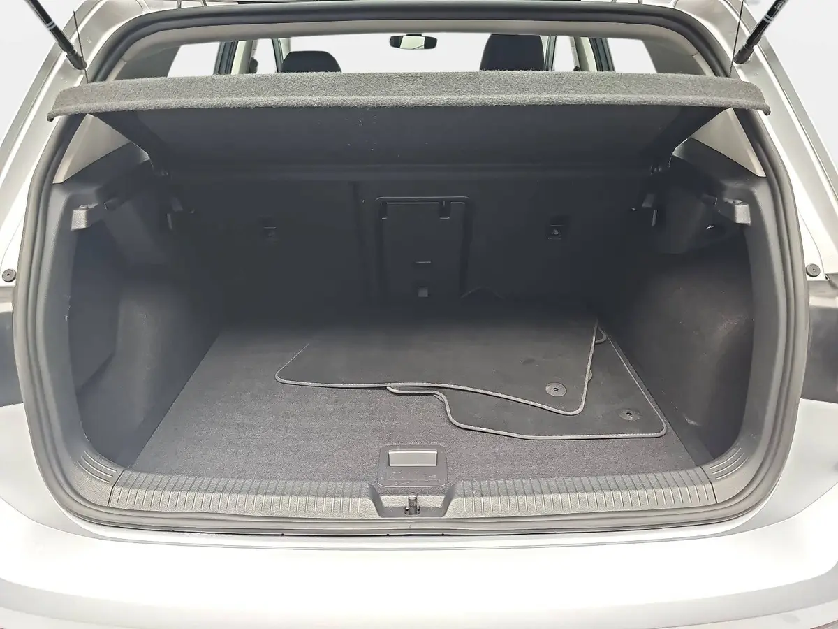 VW GOLF VIII 2.0 TDI LIFE NAVI LED KAMERA LM