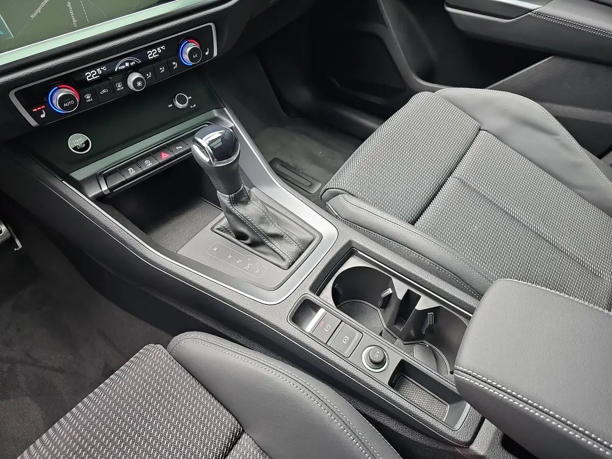 AUDI Q3 35 TDI S-TRONIC S LINE NAVI LED PANO ACC BLACK+ KA