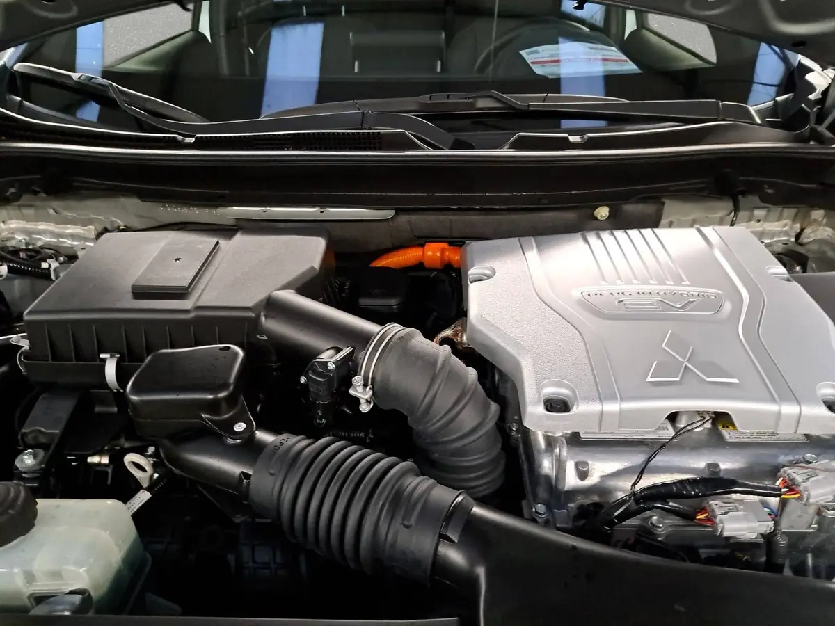 MITSUBISHI ECLIPSE CROSS 2.4 MIVEC PHEV CVT SELECT NAVI LED STANDH. 360° LM