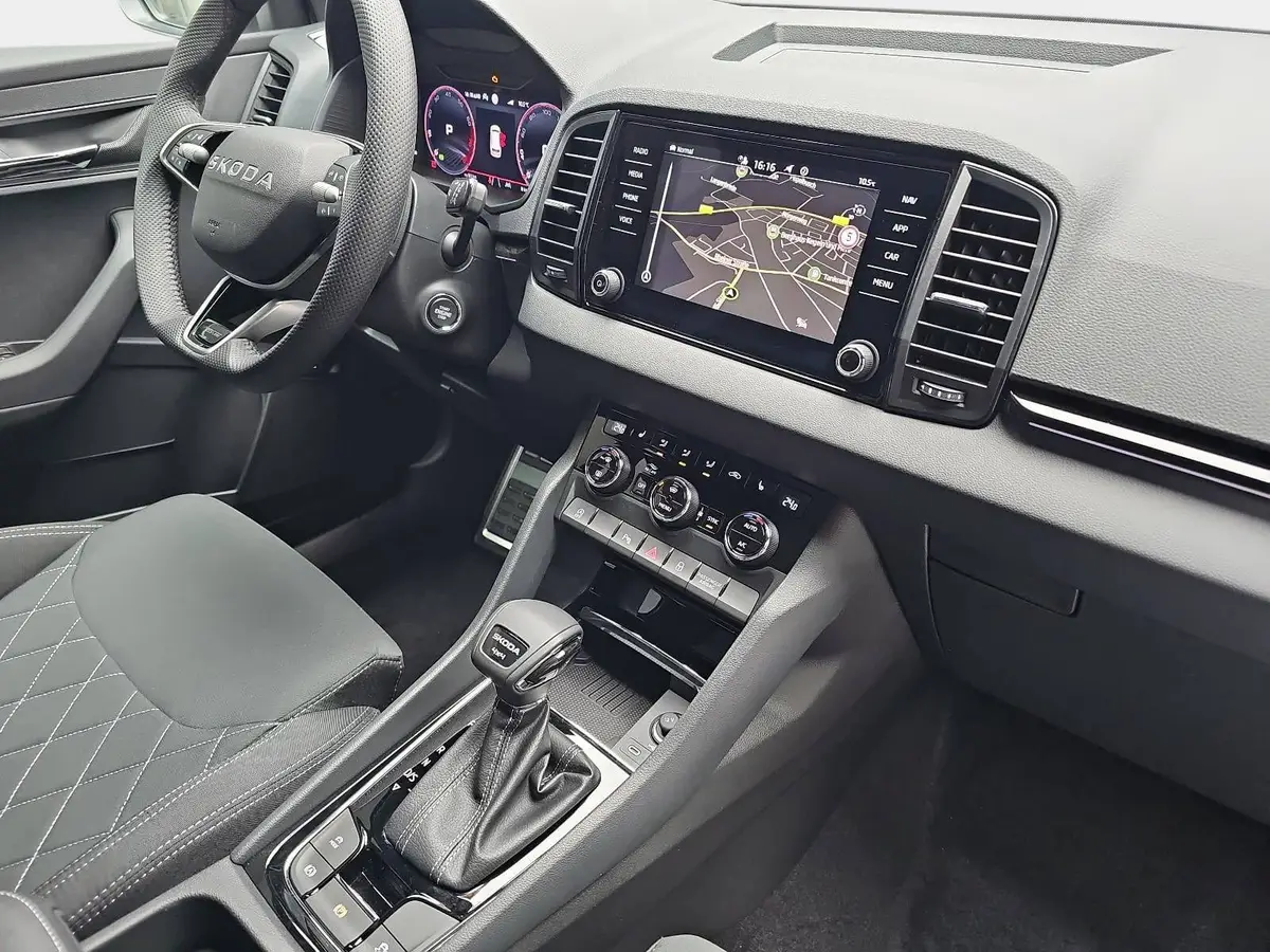SKODA KAROQ 2.0 TSI DSG SPORTLINE 4X4 AHK PANO