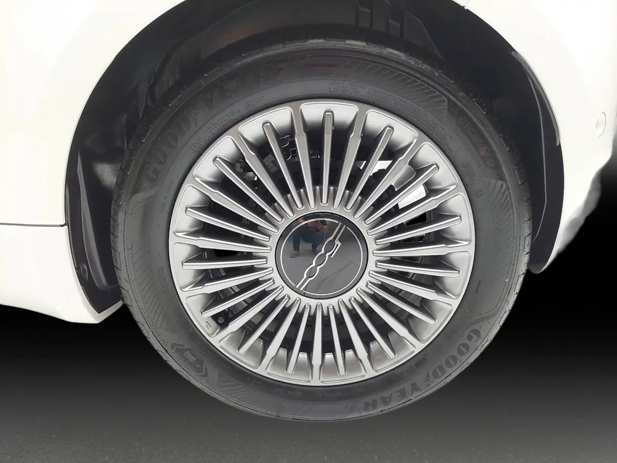 FIAT 500 ELEKTRO 42 KWH KOMFORT PAKET, 16 ZOLL LM FELGEN