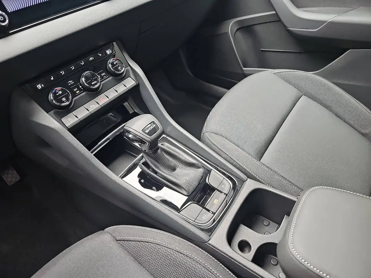 SKODA KAROQ 1.5 TSI DSG SELECTION LED AHK WINTER