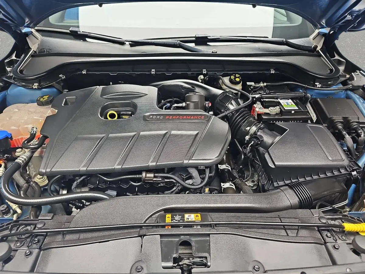 FORD FOCUS ST 2.3 EB TURNIER NAVI LED P-ASSIST