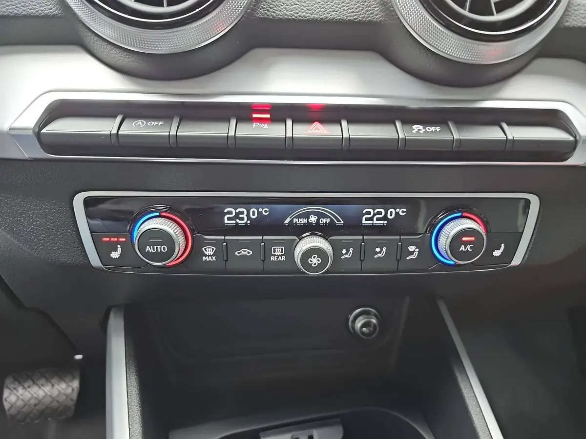 AUDI Q2 35 TFSI S-TRONIC S LINE NAVI LED ACC EL.HECKKL. WI