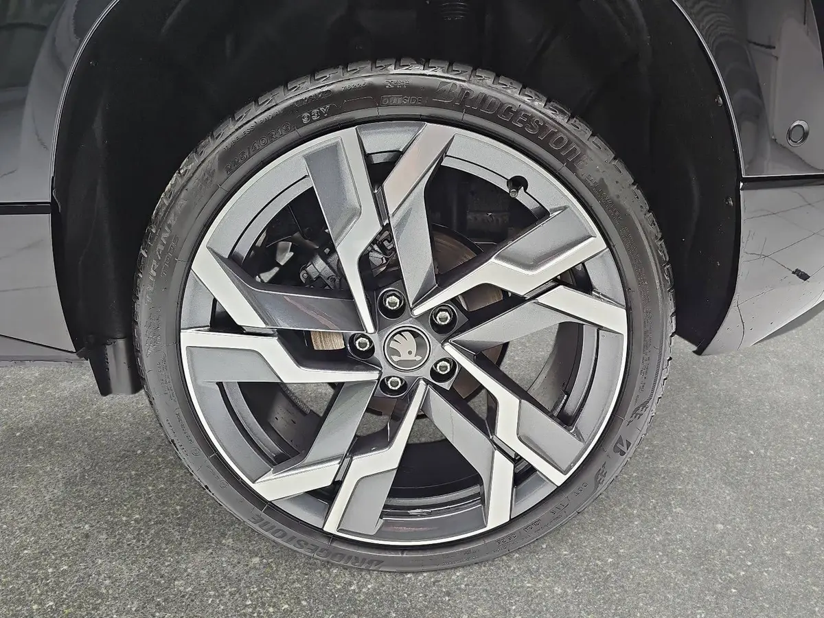 SKODA KAROQ 1.5 TSI DSG SPORTLINE NAVI LED-MATRIX PANO CANTON 