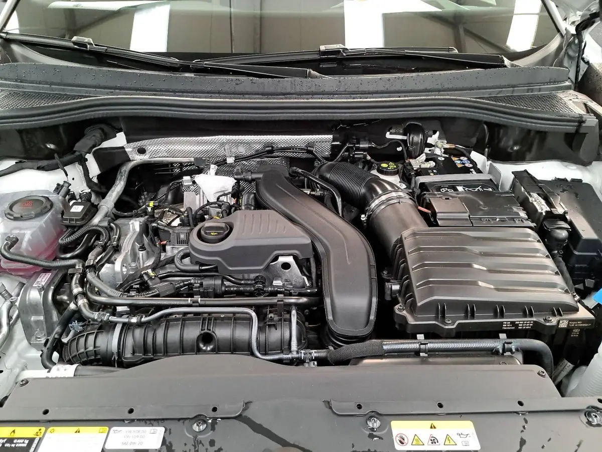 SKODA KODIAQ 1.5 TSI DSG SPORTLINE NAVI LED ACC PANO WINTER AHK