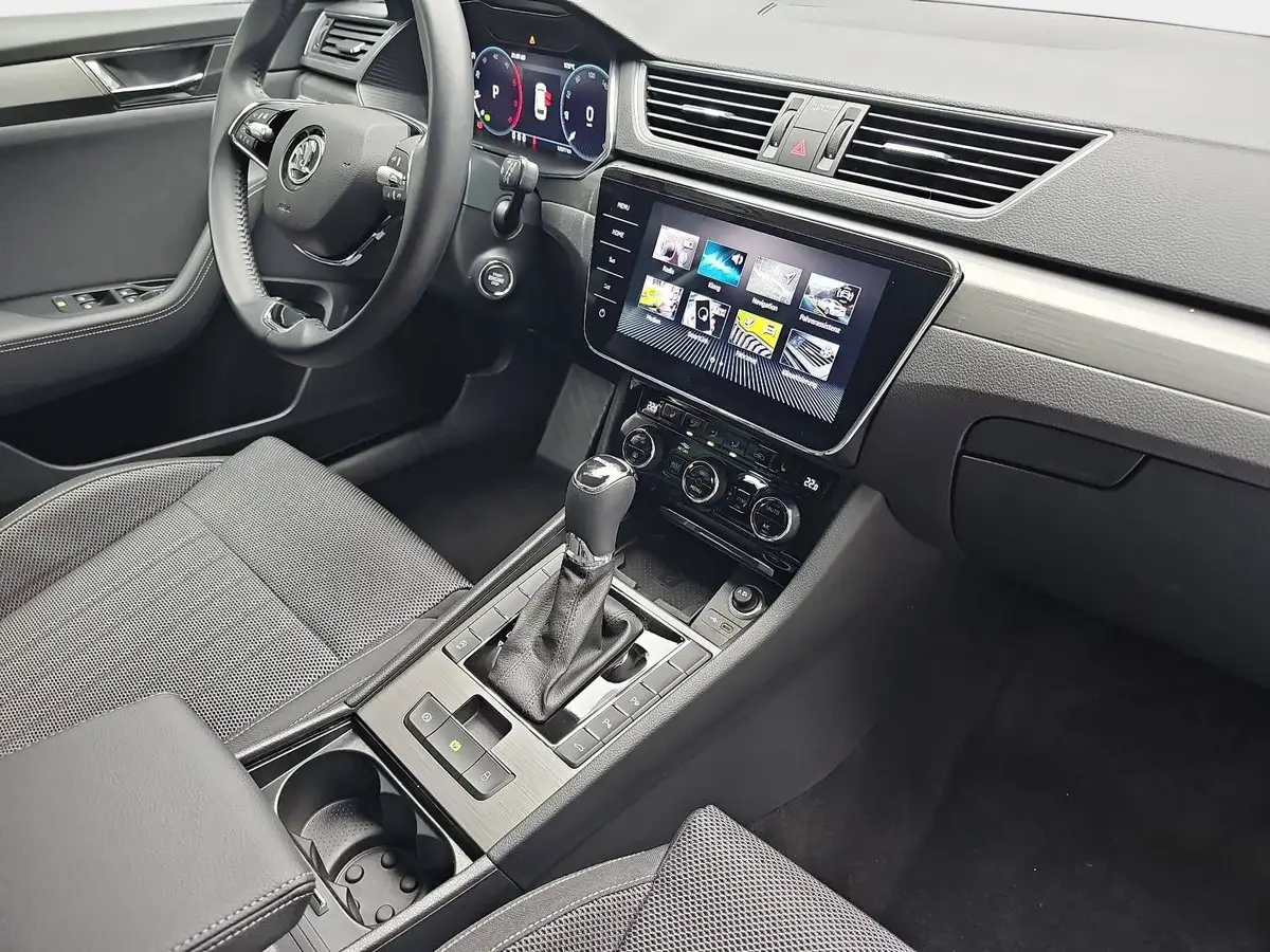 SKODA SUPERB COMBI 2.0 TDI DSG STYLE NAVI LED LM