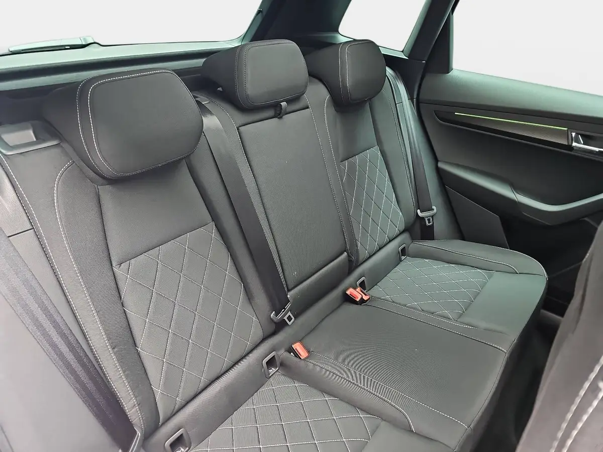 SKODA KAROQ 2.0 TSI DSG SPORTLINE 4X4 AHK PANO
