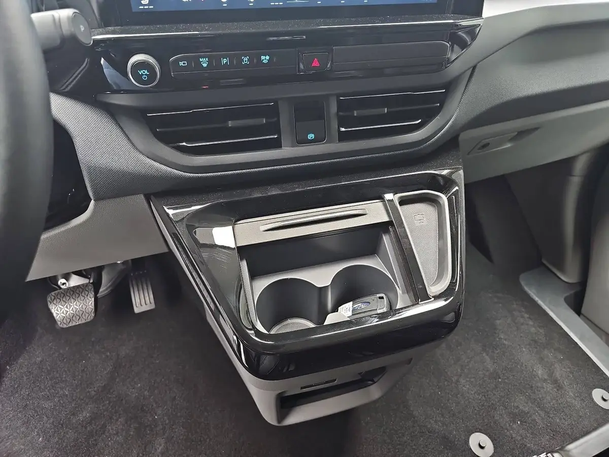FORD TOURNEO CUSTOM 2.0 ECOBLUE AUTO. L2 TITANIUM X NAVI LED AHK