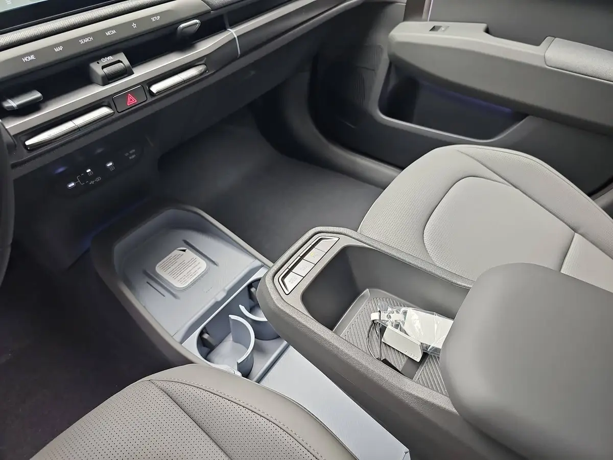 KIA EV3 81.4 KWH EARTH MJ26 WINTER BUSIN. UPGRADE DRIVEWISE-PARK DESIGN SOUND