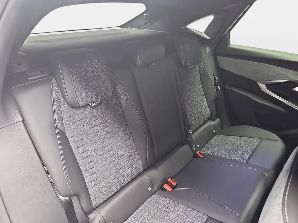 PEUGEOT 3008 1.2 HYBRID 145 E-DSC6 ALLURE LED WINTER AHK LM