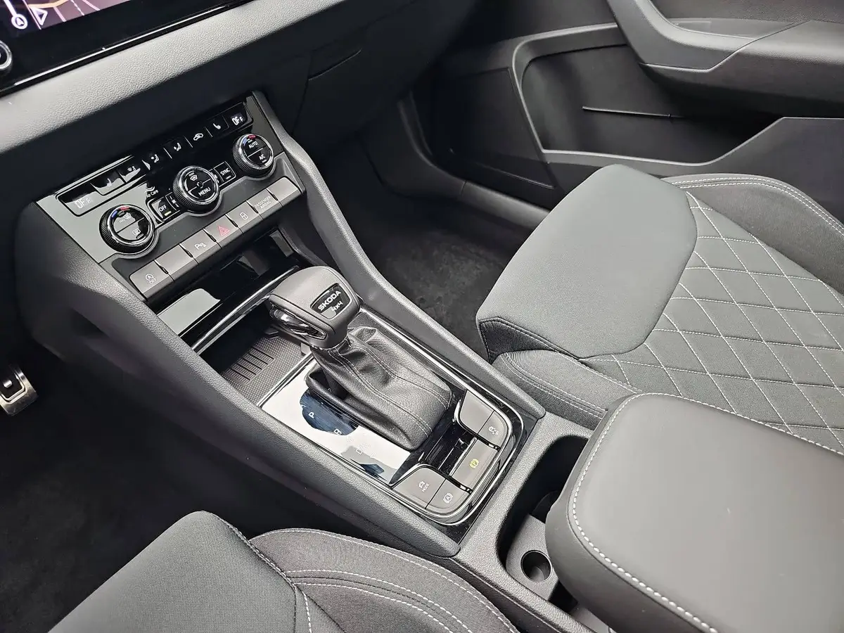 SKODA KAROQ 2.0 TSI DSG SPORTLINE 4X4 AHK PANO