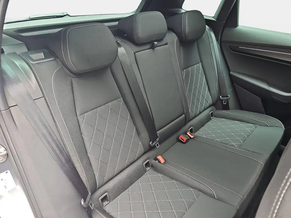 SKODA KAROQ 2.0 TSI DSG SPORTLINE 4X4 AHK PANO