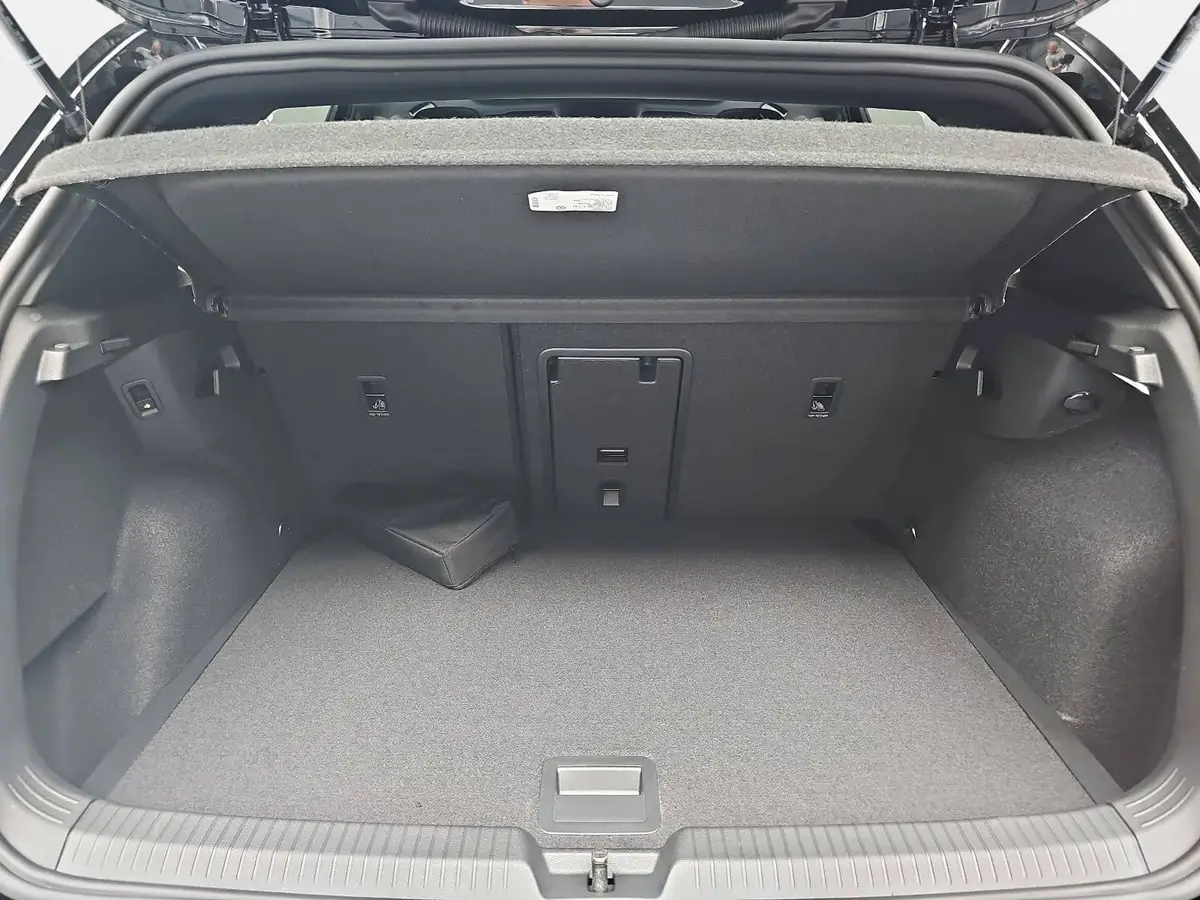 VW GOLF 1.5 ETSI DSG VIII R-LINE NAVI MATRIX-LED