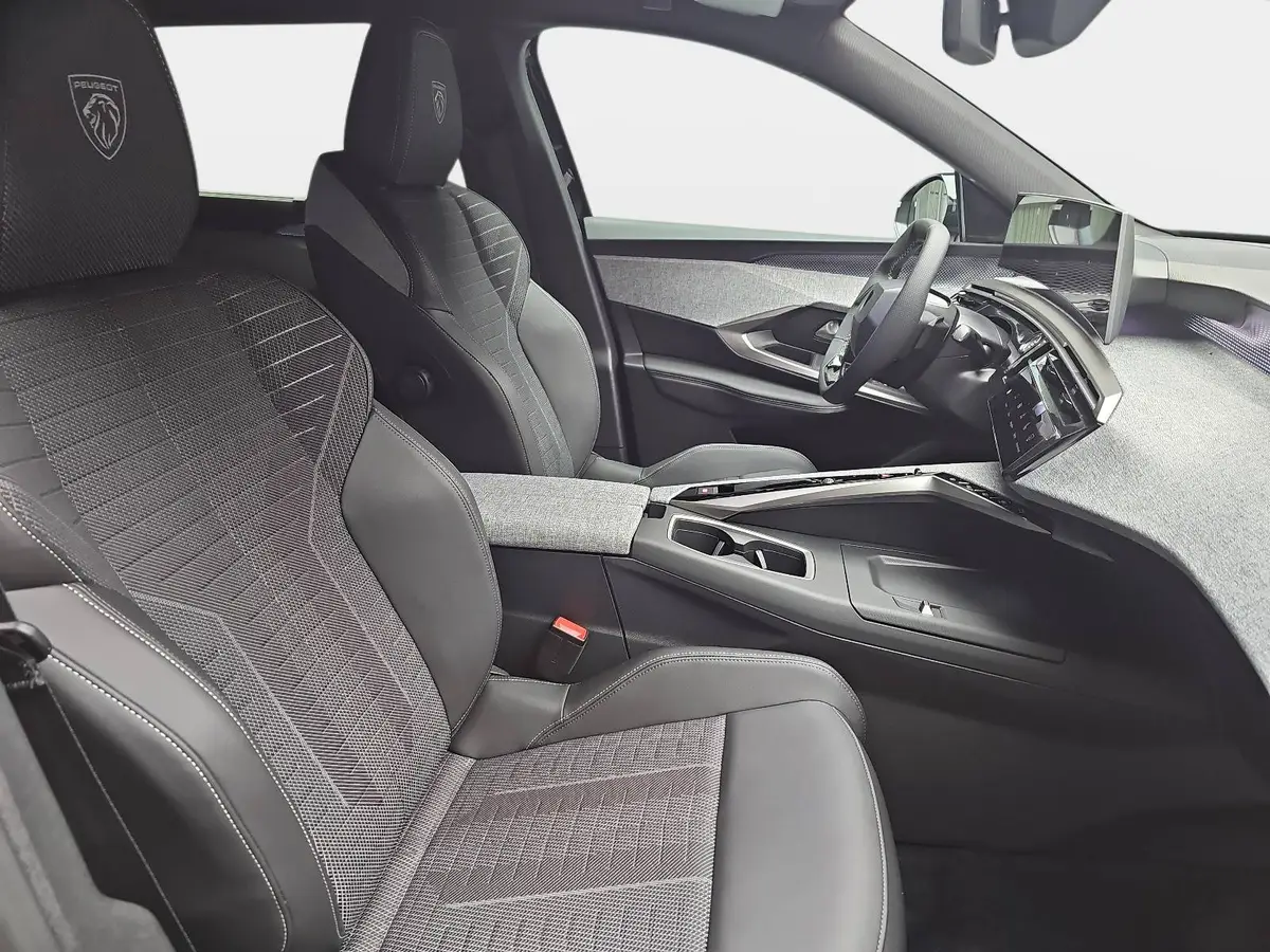 PEUGEOT 5008 1.2 HYBRID 145 E-DSC6 GT KLIMA LED 7-S DAB 360° AH