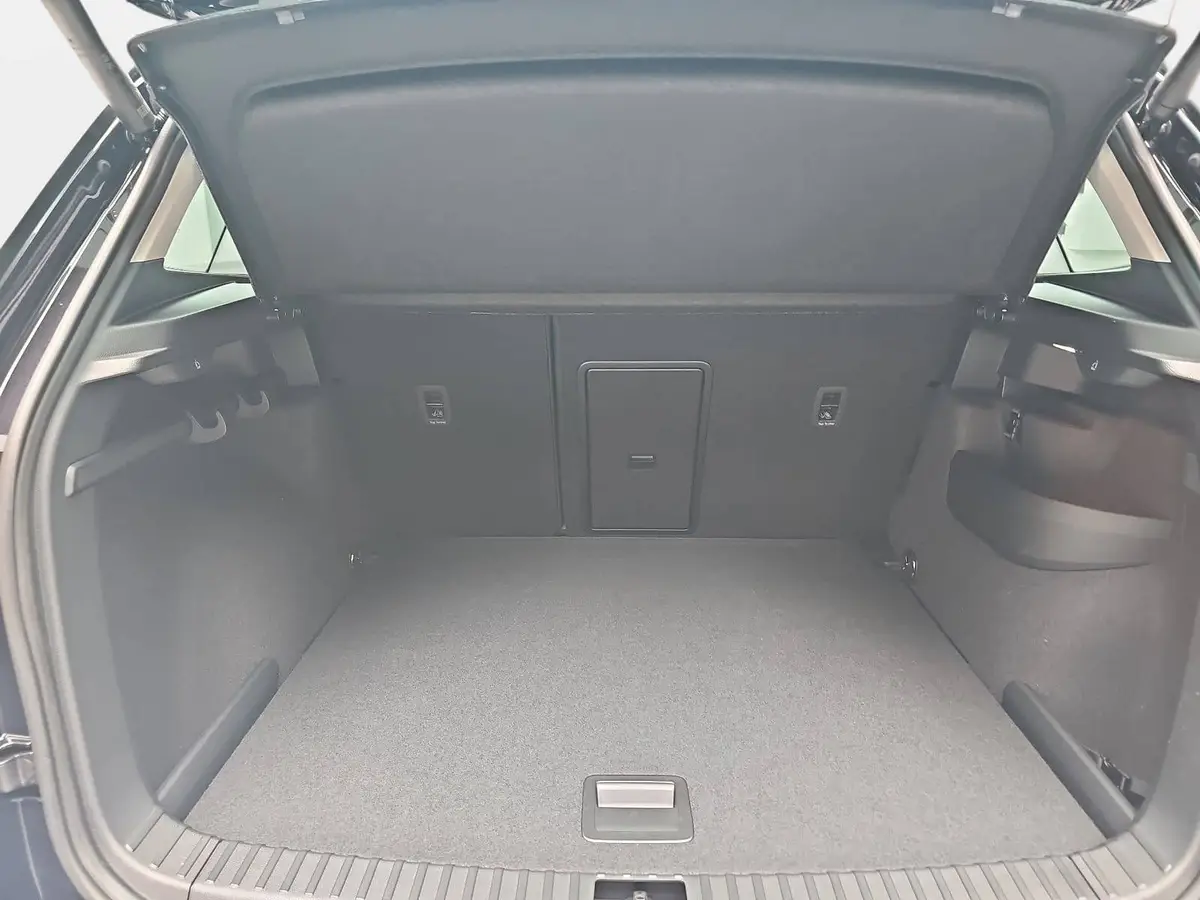 SKODA KAROQ 1.5 TSI DSG SELECTION LED ACC AHK