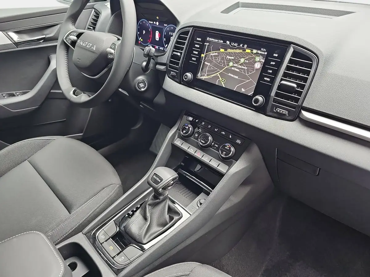 SKODA KAROQ 1.5 TSI DSG SELECTION LED ACC AHK