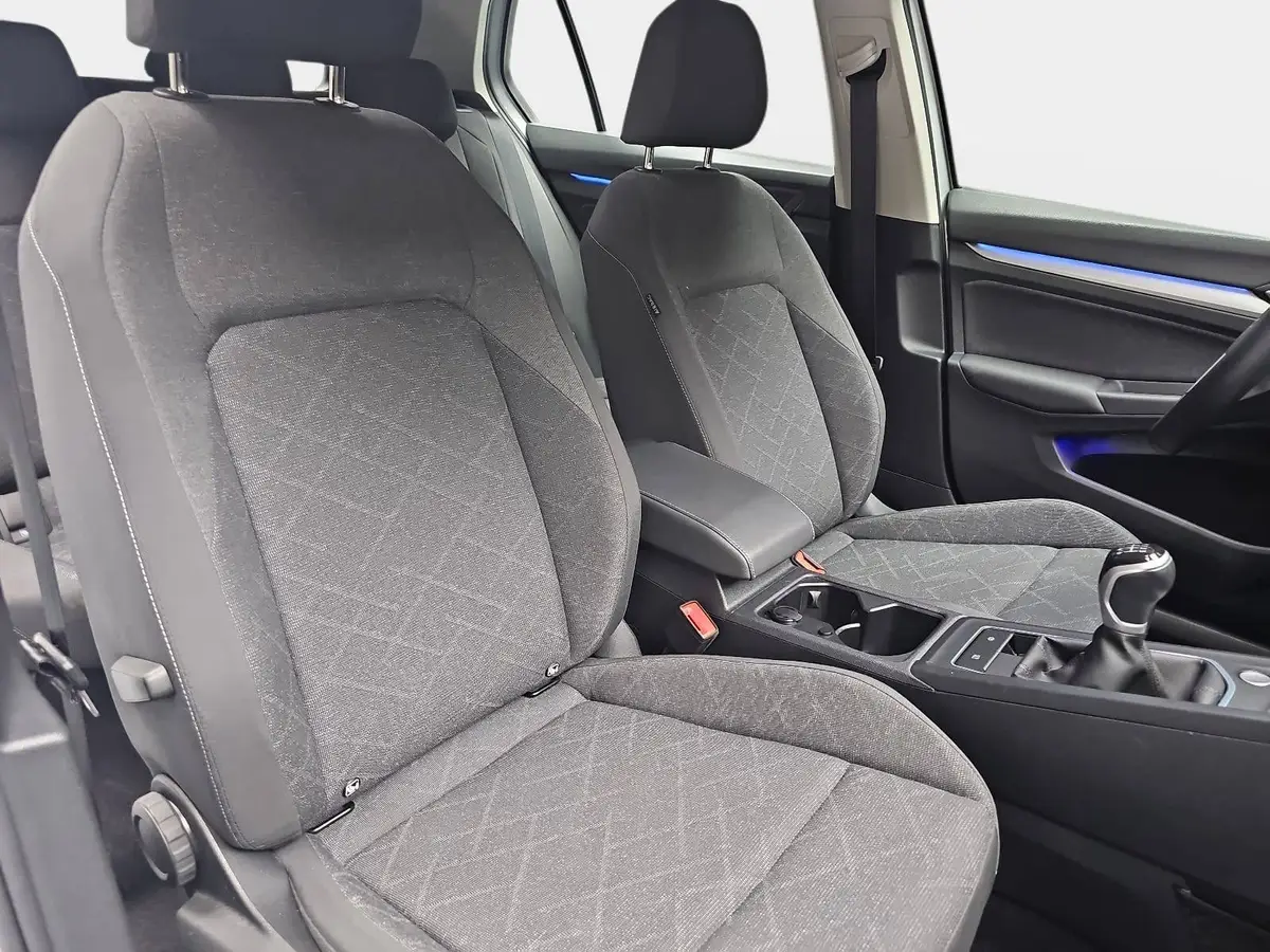 VW GOLF VIII 2.0 TDI LIFE NAVI LED KAMERA LM