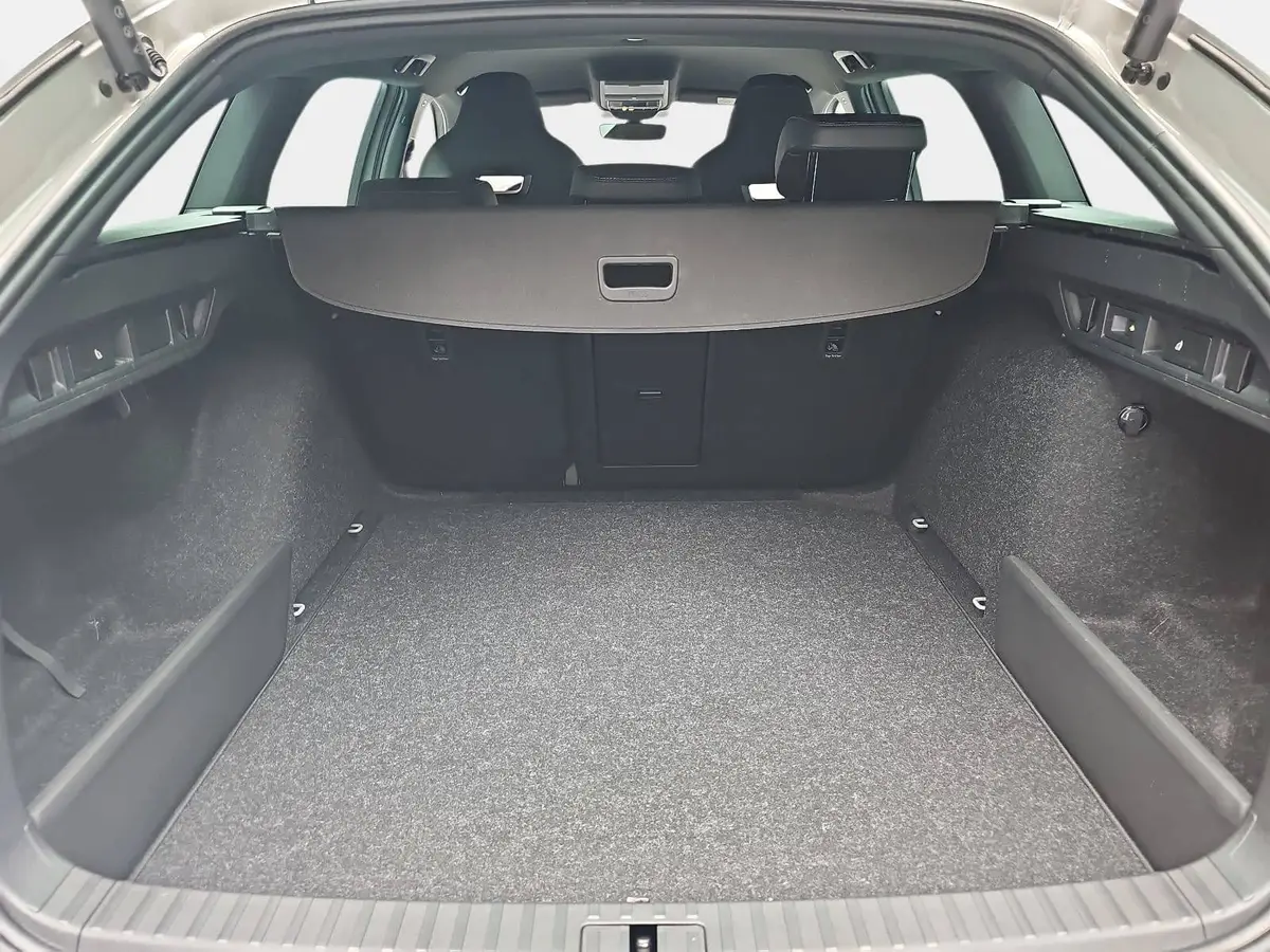 SKODA OCTAVIA COMBI 2.0 TDI DSG SPORTLINE NAVI LED