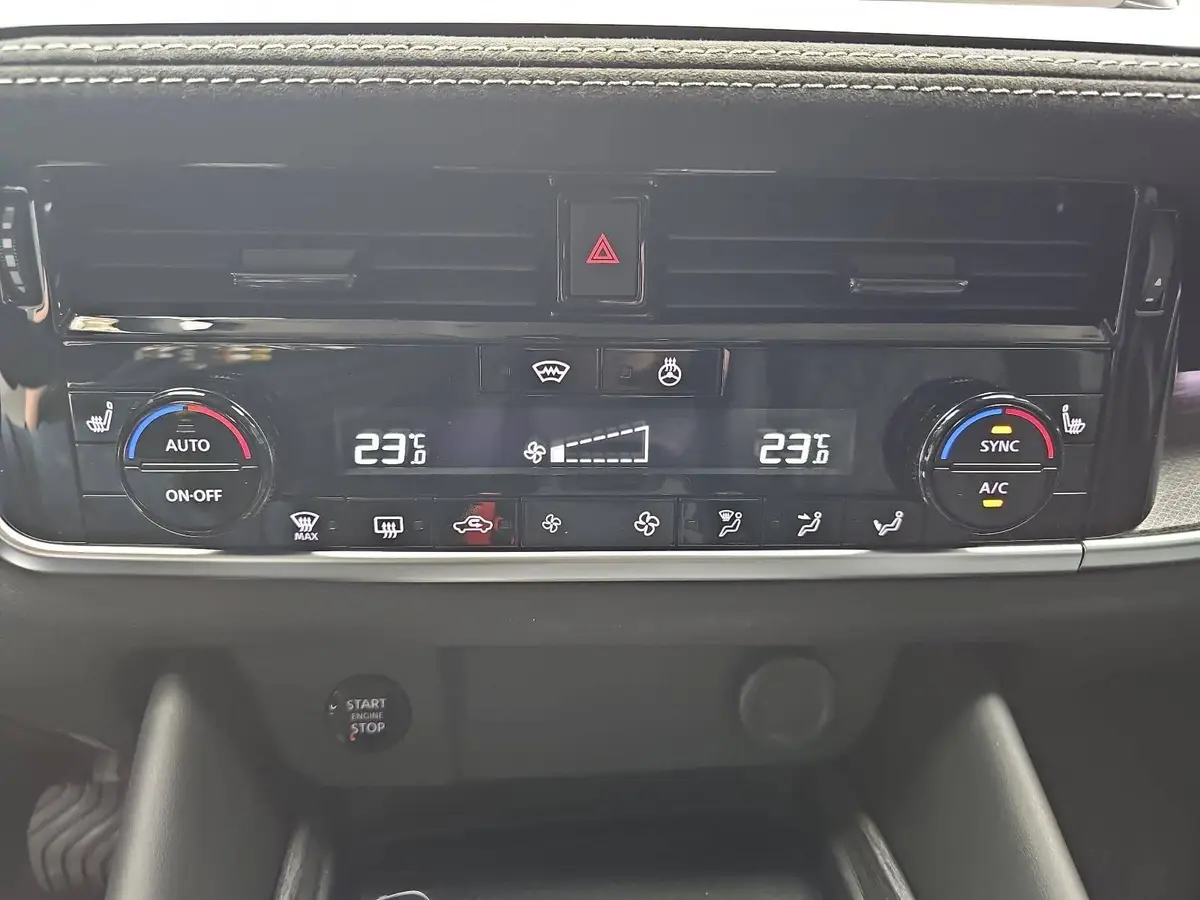 NISSAN QASHQAI 1.3 DIG-T MHEV AUTO. TEKNA PREMIUM PAKET 2-FARBEN