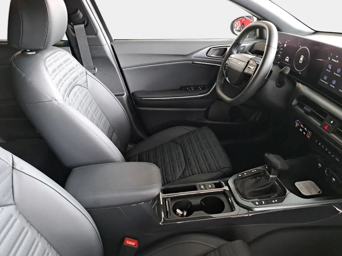 KIA XCEED 1.6 T-GDI 180 DCT SPIRIT MJ27 SOUND SITZ ADVANCED GLASDACH