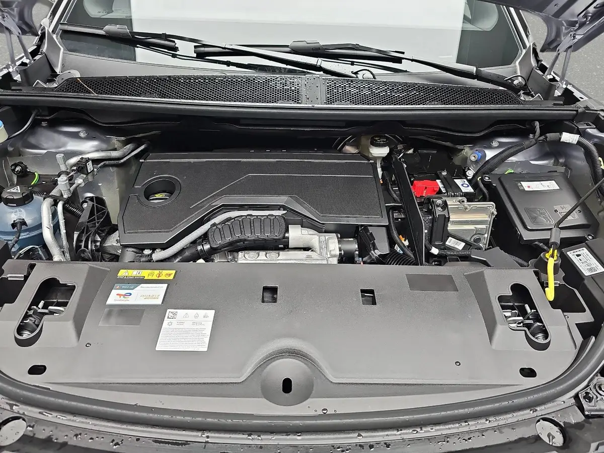 PEUGEOT 3008 1.2 HYBRID 145 E-DSC6 GT NAVI KLIMA LED AHK LM19