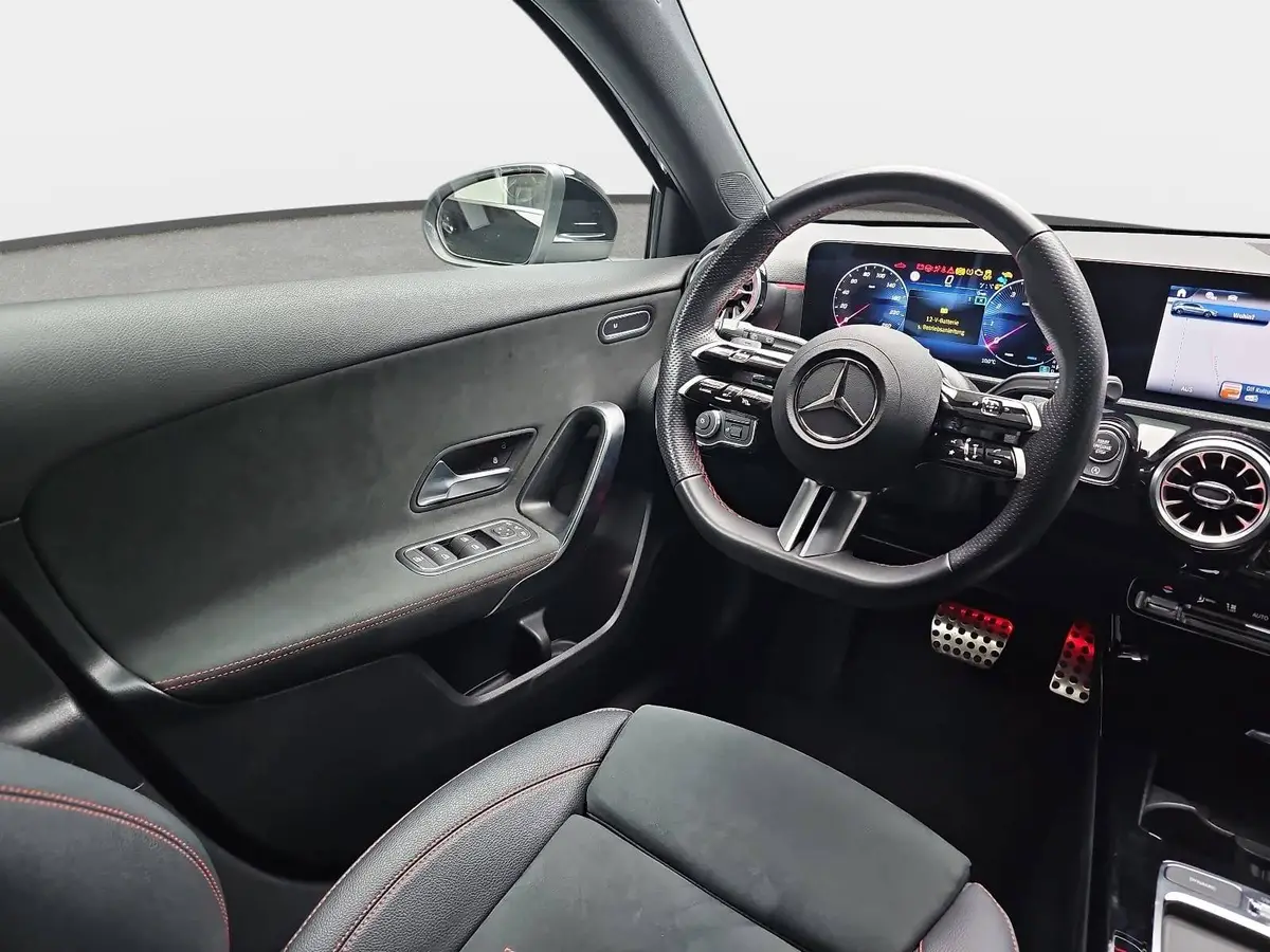 MERCEDES-BENZ A 180 DCT AMG LINE NAVI LED MBUX WINTER KAMERA LM18