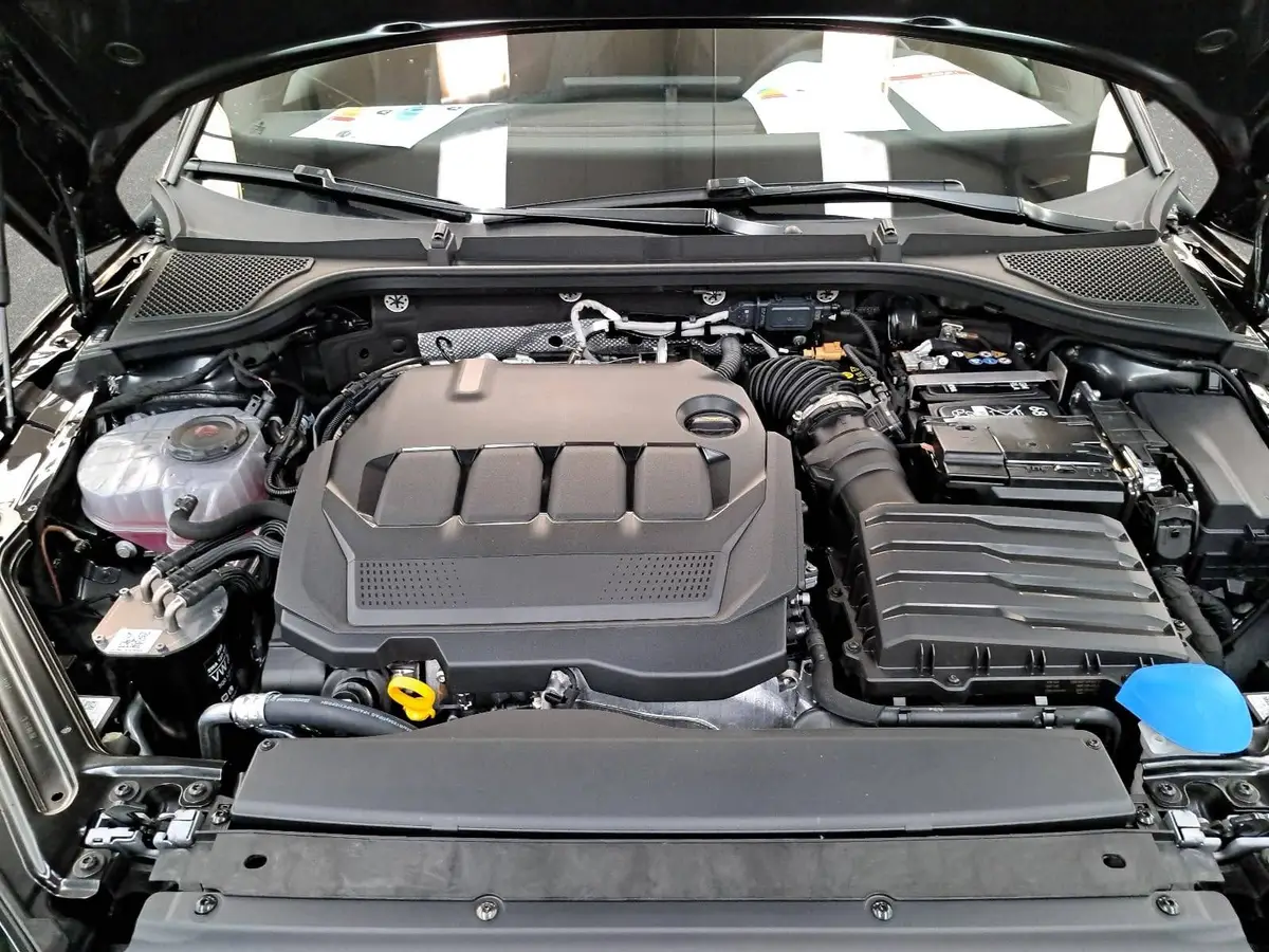 SKODA OCTAVIA COMBI 2.0 TDI DSG SPORTLINE NAVI LED