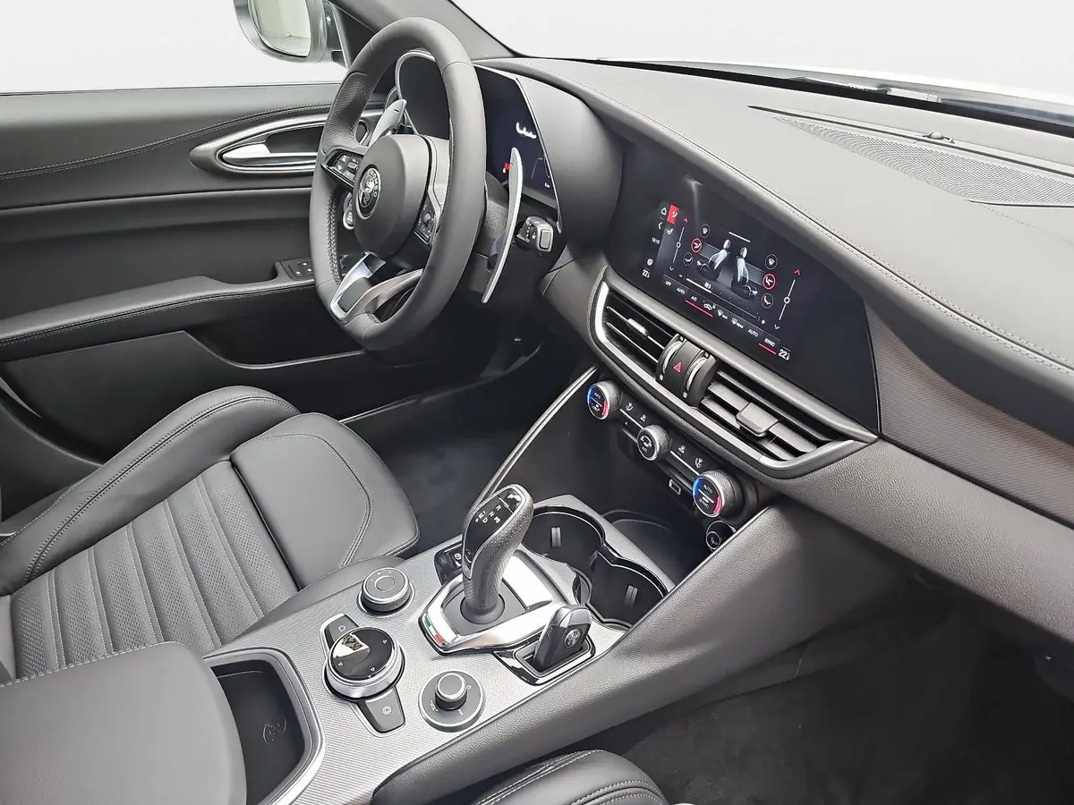 ALFA ROMEO GIULIA 2.0 TURBO 16V Q4 VELOCE PANORAMA TECHNOLOGIE PAKET PREMIUM AUDIO