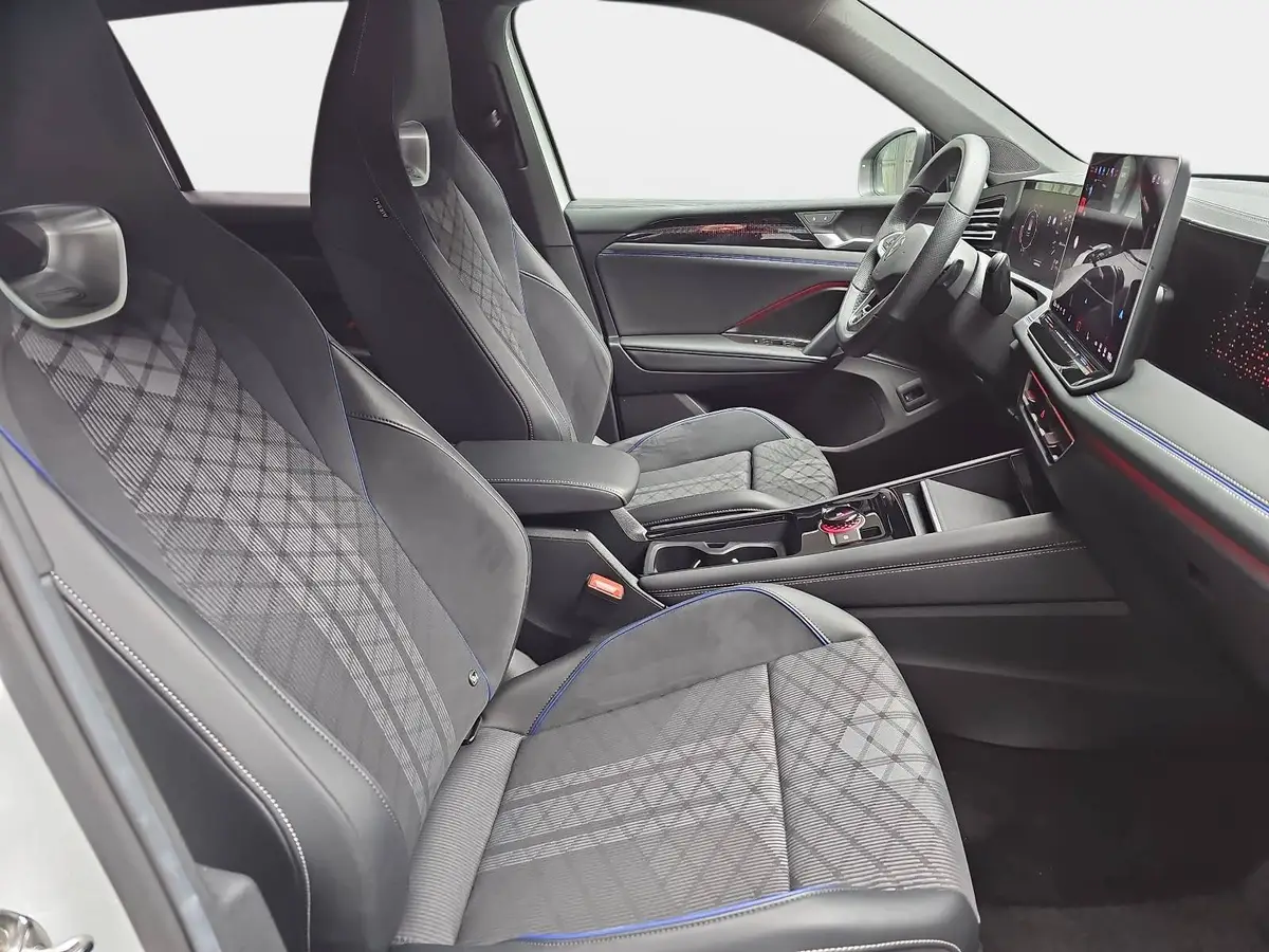 VW TIGUAN 2.0 TDI DSG 4M R-LINE NAVI MATRIX HUD DCC AHK LM20