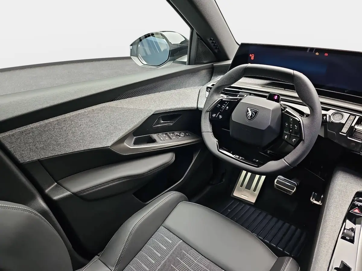 PEUGEOT 5008 1.2 HYBRID 145 E-DSC6 GT KLIMA LED 7-S DAB 360° AH