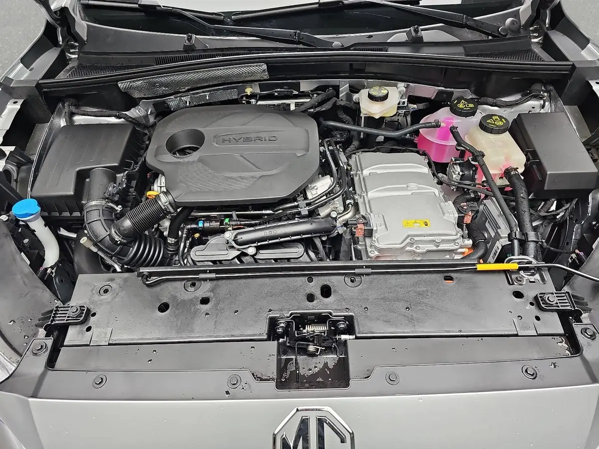 MG ZS 1.5 HYBRID+ MY25.5 LUXURY NAVI LM18 KEYLESS-ENTRY 360-GRAD-KAMERA