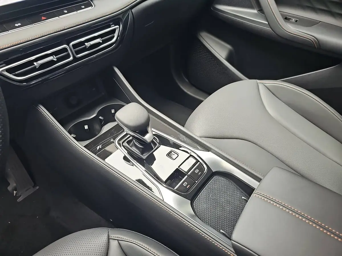 MG HS 1.5 PLUG-IN-HYBRID MY25.5 LUXURY LEDER 360-GRAD-KAMERA 19-ZOLL-LM