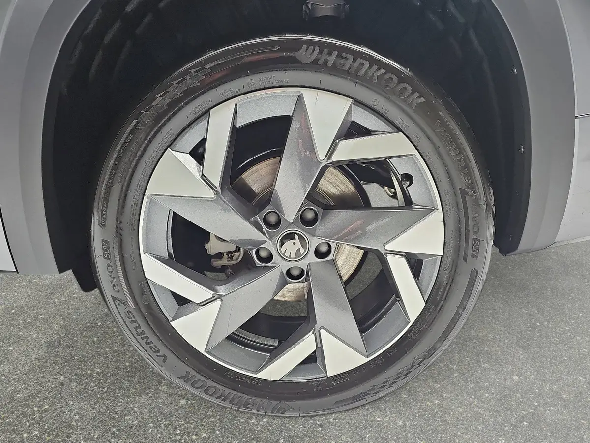 SKODA KODIAQ 1.5 TSI DSG SPORTLINE NAVI LED PANO 7-SITZE KAMERA