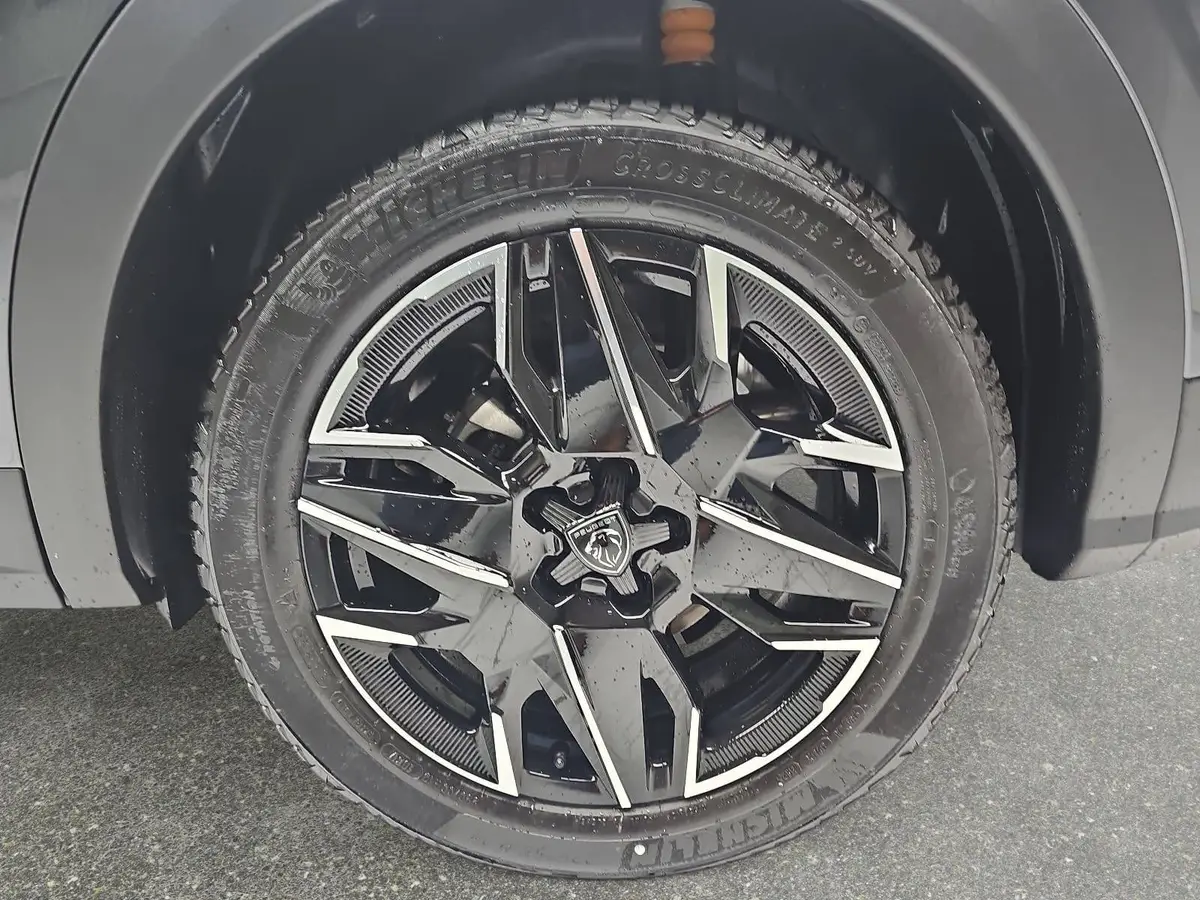 PEUGEOT 3008 1.2 HYBRID 145 E-DSC6 GT NAVI KLIMA LED AHK LM19