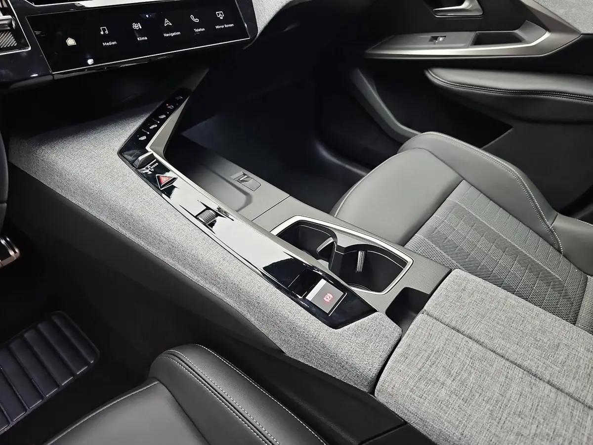 PEUGEOT 5008 1.2 HYBRID 145 E-DSC6 GT KLIMA LED 7-S DAB 360° AH