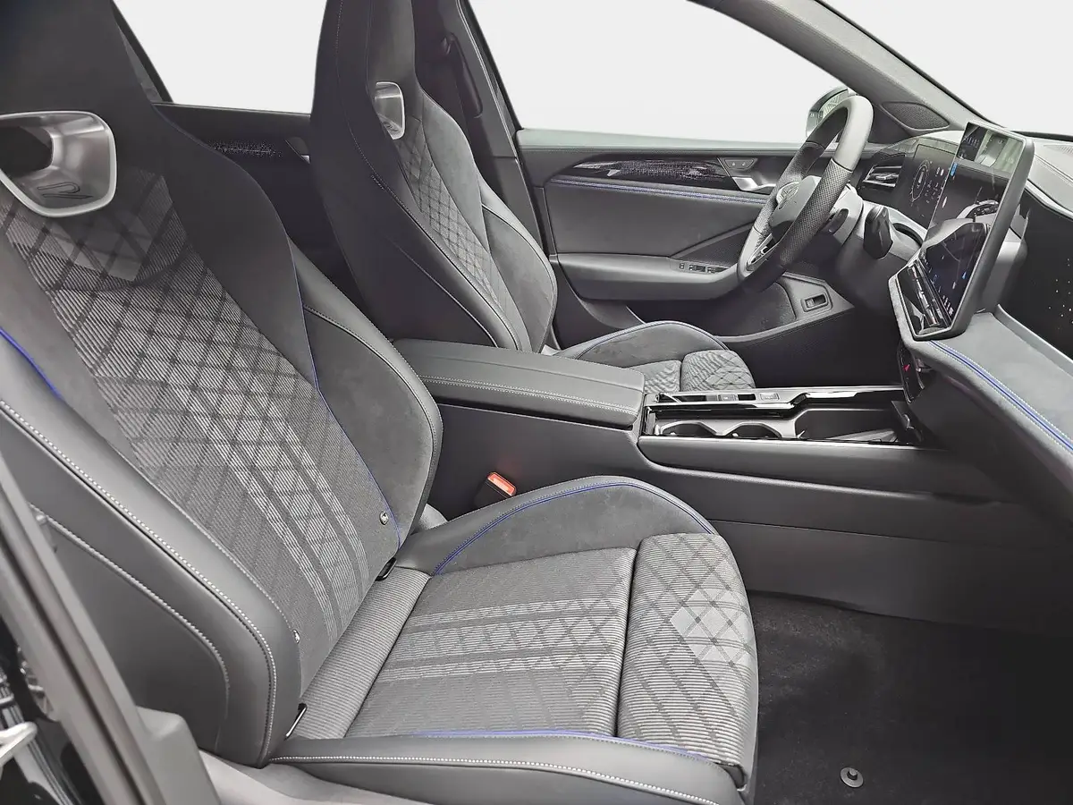 VW PASSAT VARIANT 2.0 TDI DSG R-LINE NAVI LED-MATRIX ACC PANO BLACK 