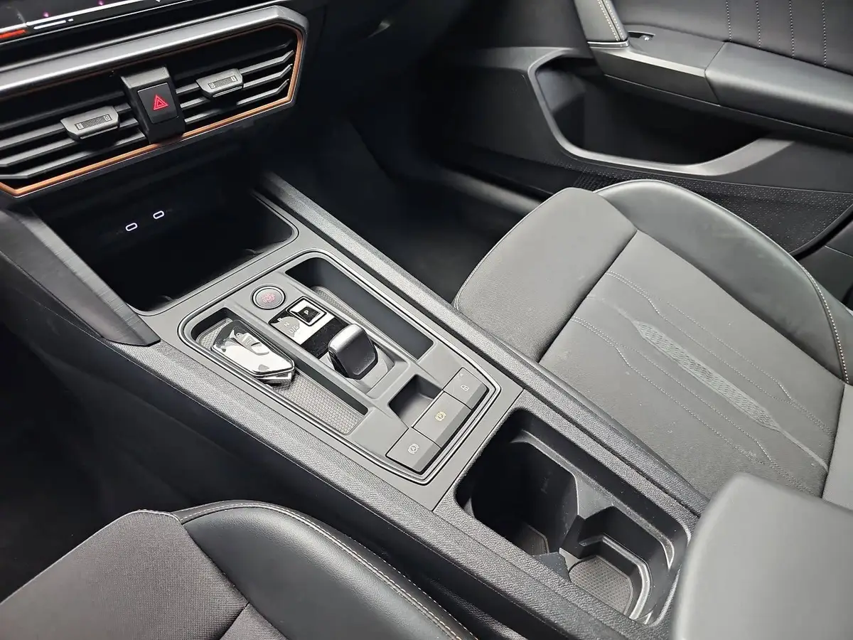 CUPRA LEON ST 1.4 E-HYBRID DSG NAVI MARIX KAMERA