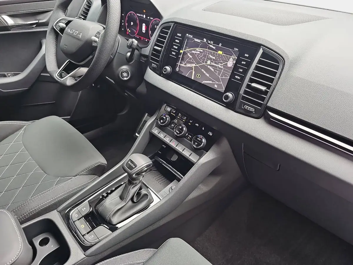 SKODA KAROQ 1.5 TSI DSG SPORTLINE NAVI LED-MATRIX PANO CANTON