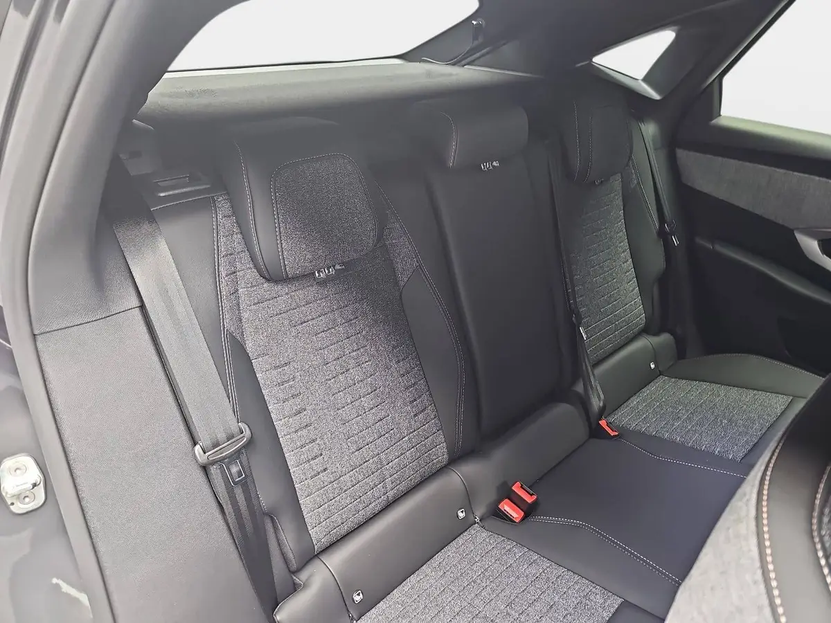 PEUGEOT 3008 1.2 HYBRID 145 E-DSC6 ALLURE LED DAB WINTER AHK LM