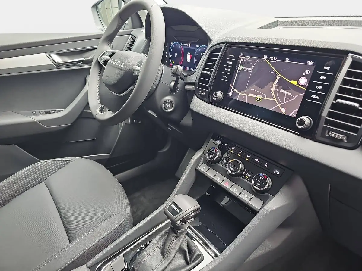 SKODA KAROQ 2.0 TDI DSG DRIVE NAVI LED AHK LM