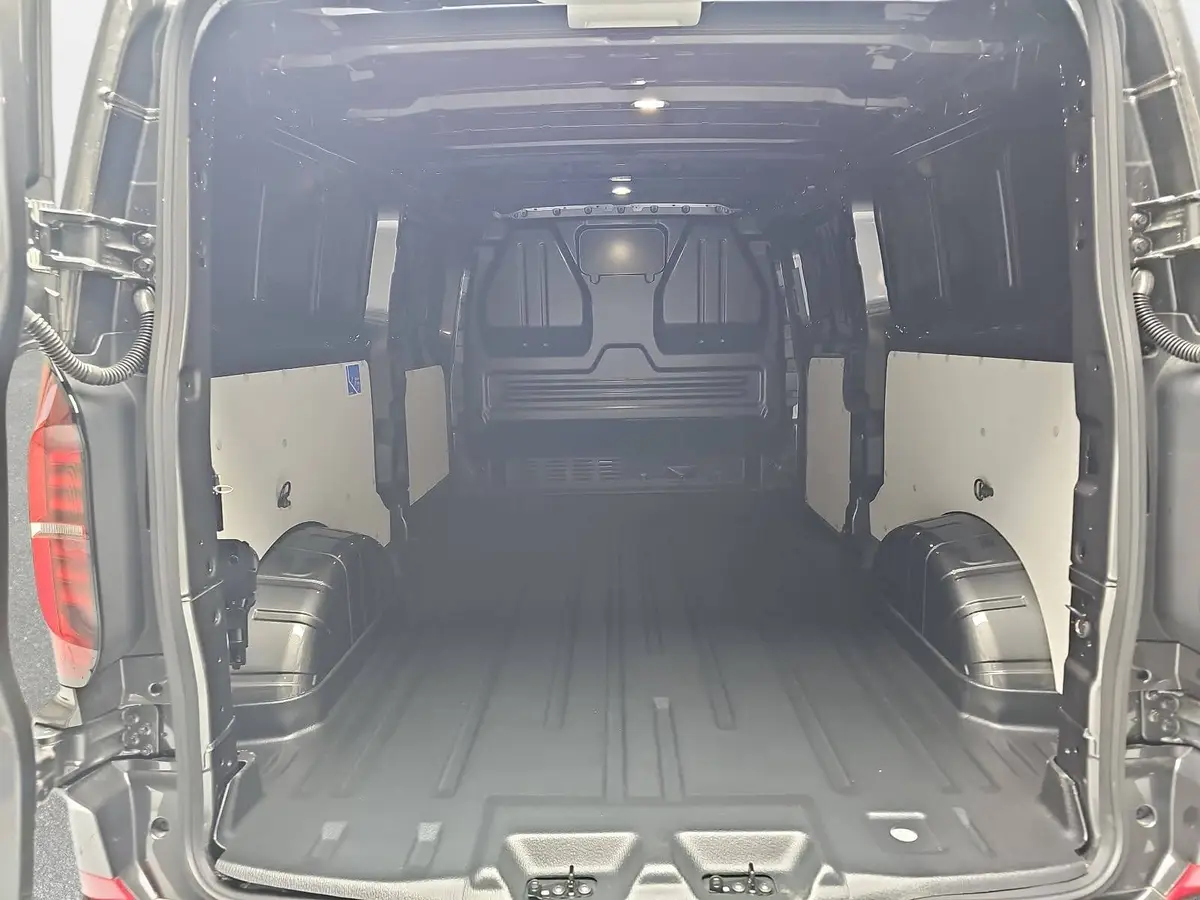 VW T7 TRANSPORTER 2.0 TDI DSG KASTEN L2H1 LED