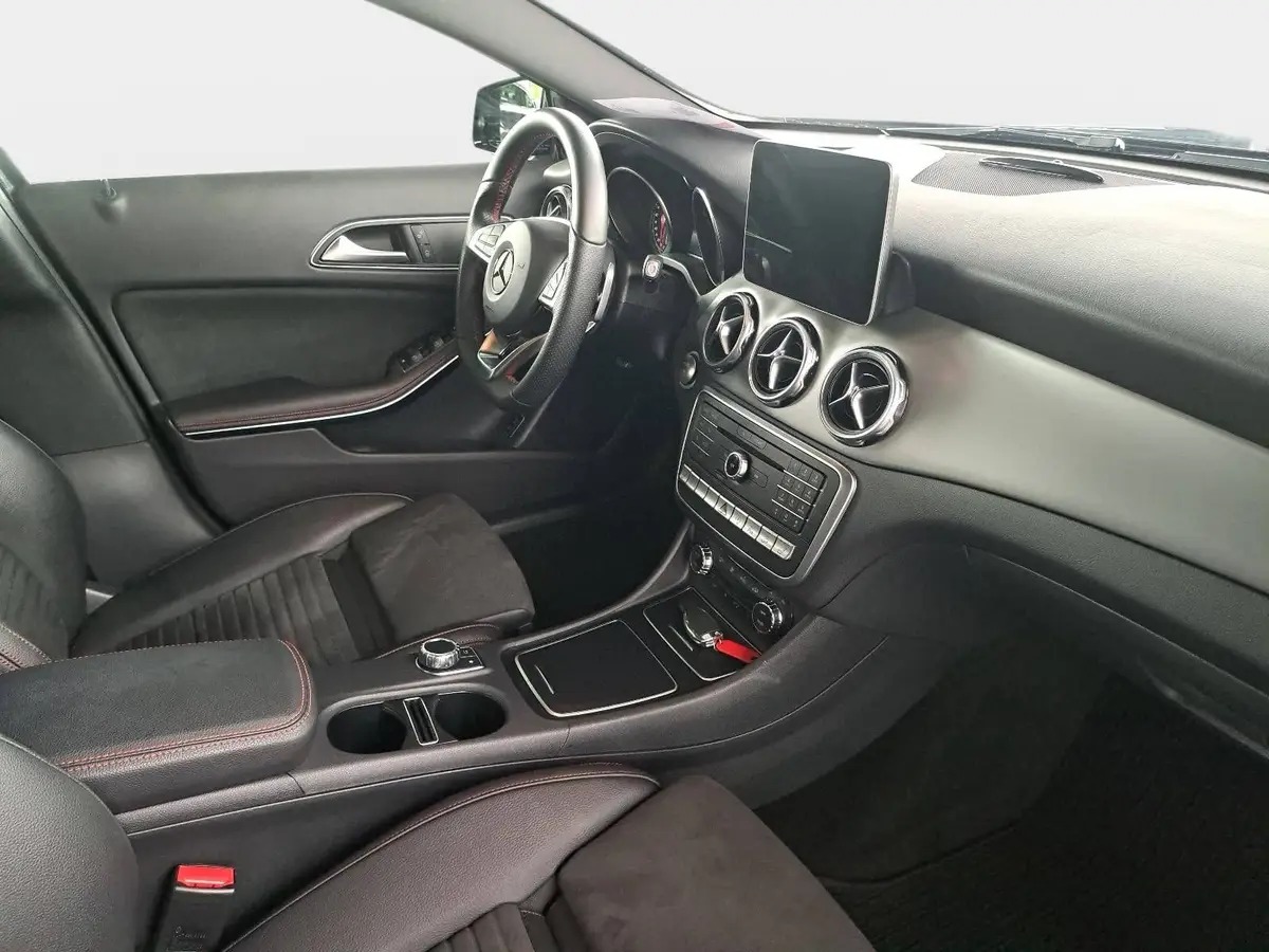 MERCEDES-BENZ GLA 250 AUTO. AMG LINE 4MATIC NAVI