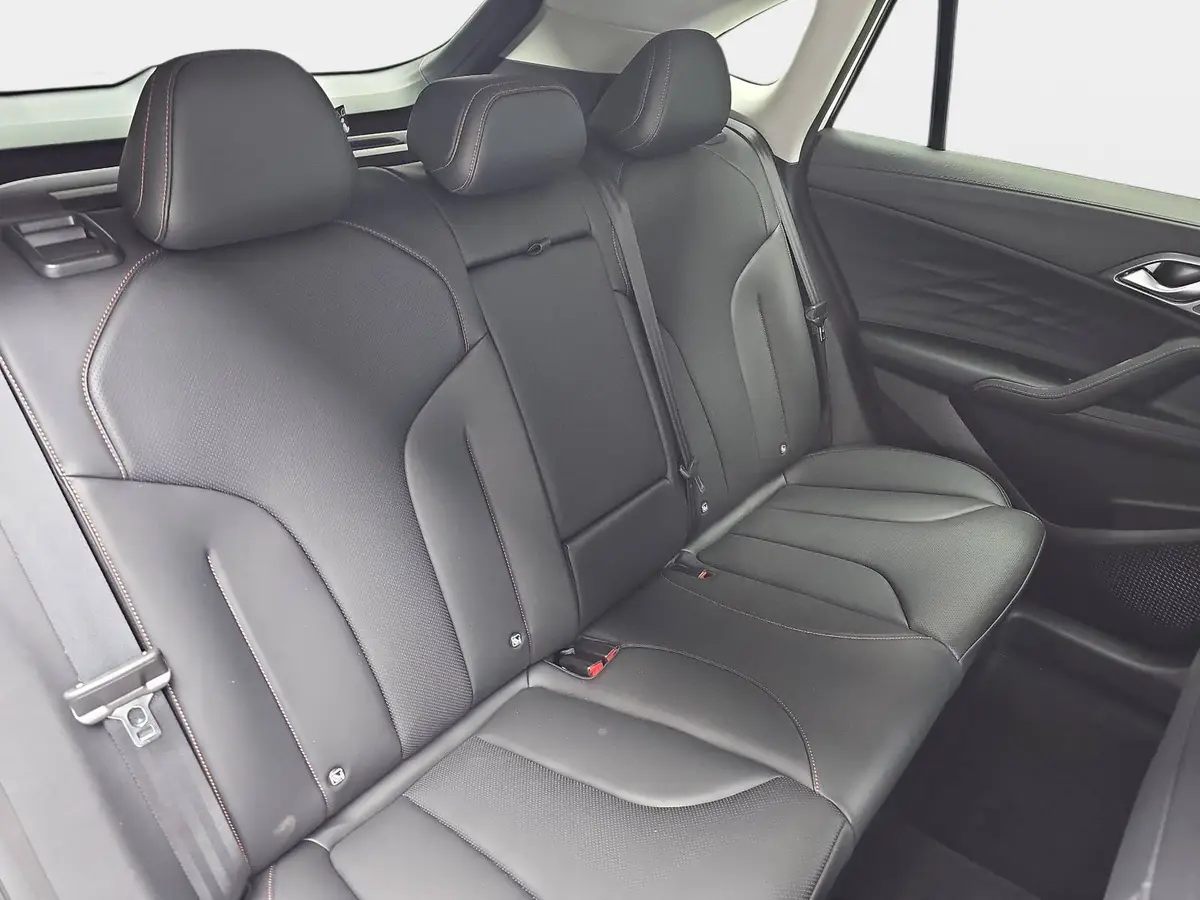 MG HS 1.5 HYBRID+ MY25.5 LUXURY LEDER 360-GRAD-KAMERA 19-ZOLL-LM