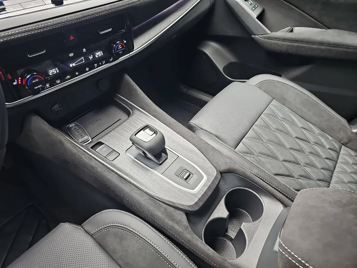 NISSAN QASHQAI 1.3 DIG-T MHEV AUTO. TEKNA PREMIUM PAKET 2-FARBEN