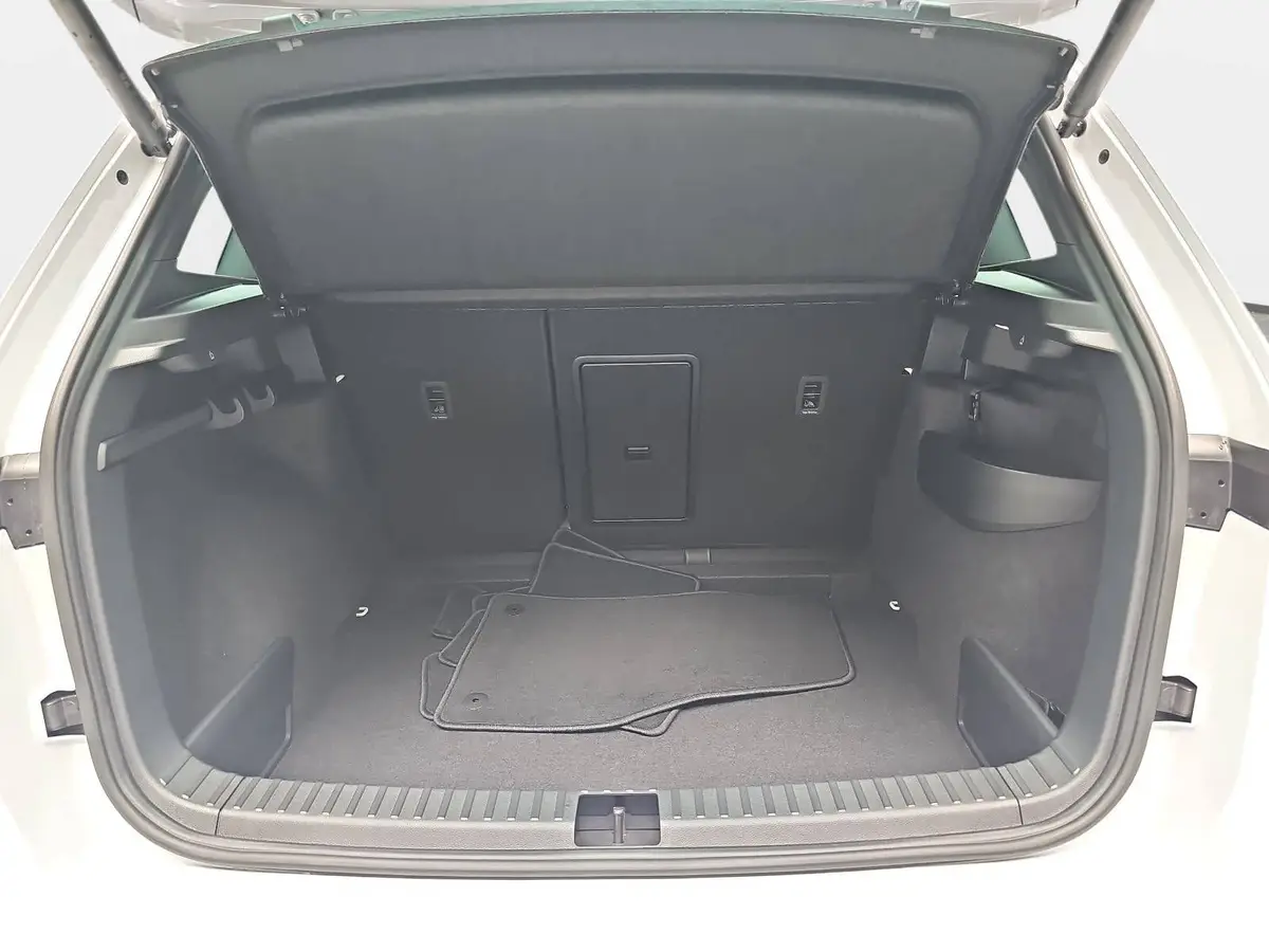 SKODA KAROQ 1.5 TSI DSG SPORTLINE NAVI LED-MATRIX PANO CANTON